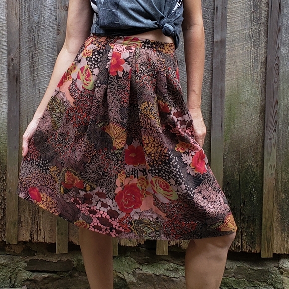 Vintage Dresses & Skirts - VTG Short Skirt. Pocketed skirt. Full skirt.